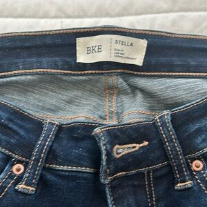 BKE Stella slim fit low rise cropped straight jeans.
